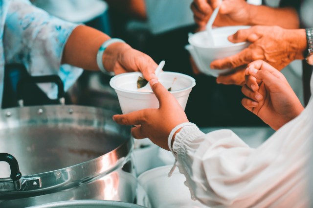 How to Find the Best Volunteer Opportunities for Families to Give Back